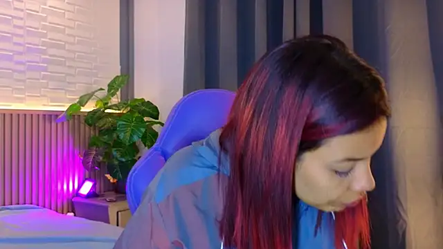 TiffanyWalk online show from November 3, 11:11 am