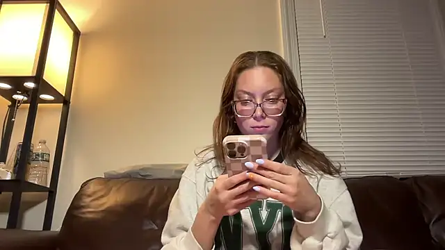 Snapshot of SpaceCowWhore chatting on March 18, 11:53 pm SpaceCowWhore online show from March 18, 11:53 pm