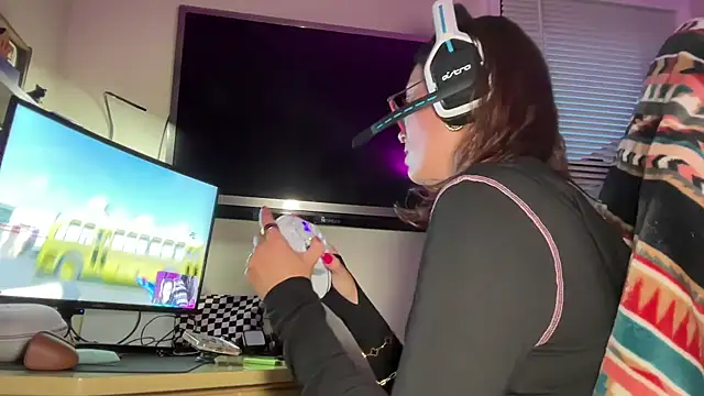 Snapshot of SpaceCowWhore chatting on September 9, 11:26 pm SpaceCowWhore online show from September 9, 11:26 pm