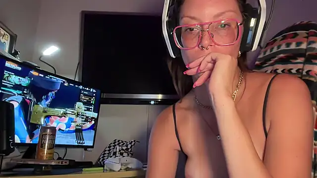 Snapshot of SpaceCowWhore chatting on September 12, 1:38 am SpaceCowWhore online show from September 12, 1:38 am