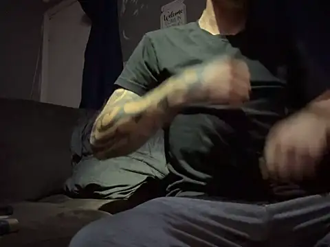 Snapshot of Stillhard8925 chatting on October 3, 5:37 am Stillhard8925 online show from October 3, 5:37 am