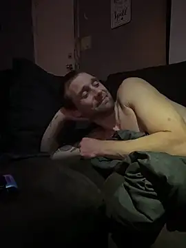 Snapshot of Stillhard8925 chatting on October 27, 6:28 am Stillhard8925 online show from October 27, 6:28 am