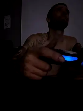 Snapshot of Stillhard8925 chatting on October 31, 4:24 am Stillhard8925 online show from October 31, 4:24 am