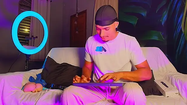 LiamByrne online show from December 18, 4:07 am