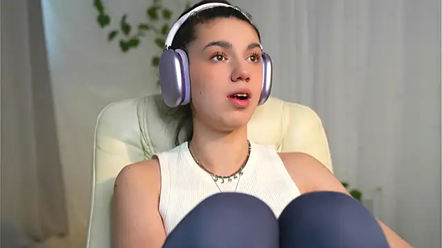 Snapshot of mystica_ chatting on March 17, 10:06 am mystica online show from March 17, 10:06 am