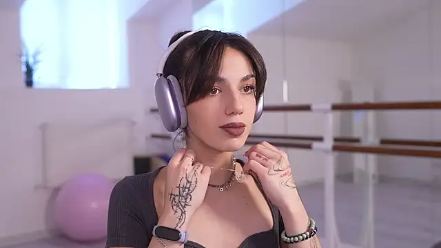 Snapshot of mystica_ chatting on September 14, 10:58 am mystica online show from September 14, 10:58 am