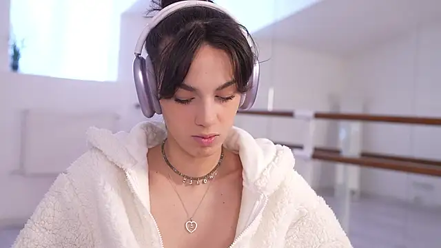 Snapshot of mystica_ chatting on September 16, 9:21 am mystica online show from September 16, 9:21 am