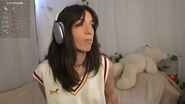 Snapshot of mystica_ chatting on September 29, 7:24 am mystica online show from September 29, 7:24 am