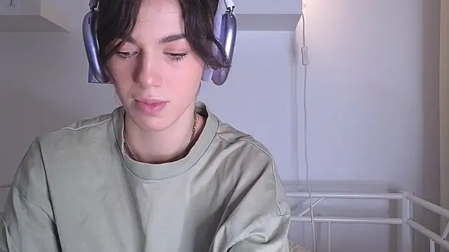 Snapshot of mystica_ chatting on November 21, 9:08 am mystica online show from November 21, 9:08 am