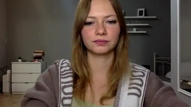 Snapshot of MillieShow chatting on November 18, 9:52 pm MillieShow online show from November 18, 9:52 pm