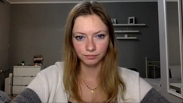 Snapshot of MillieShow chatting on December 17, 10:05 pm MillieShow online show from December 17, 10:05 pm