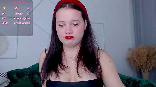 Snapshot of Cute_kitty- chatting on October 1, 10:05 pm Cute kitty- online show from October 1, 10:05 pm
