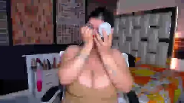 kriss sweetboobs10 online show from September 18, 6:54 pm