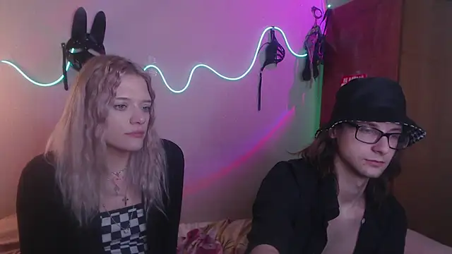 Snapshot of Your_Horny_Friends chatting on March 18, 12:16 am Your Horny Friends online show from March 18, 12:16 am