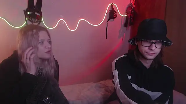 Snapshot of Your_Horny_Friends chatting on March 21, 4:28 am Your Horny Friends online show from March 21, 4:28 am