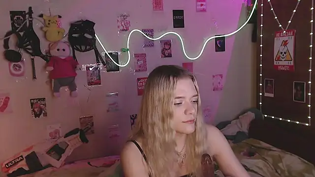 Snapshot of Your_Horny_Friends chatting on November 3, 2:29 pm Your Horny Friends online show from November 3, 2:29 pm