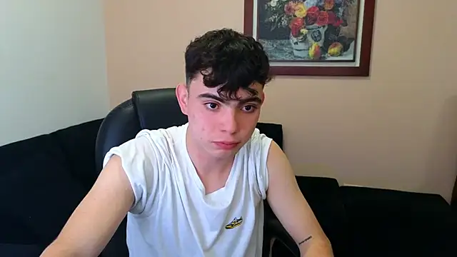 Snapshot of lukeboyce33 chatting on October 16, 10:22 pm lukeboyce33 online show from October 16, 10:22 pm