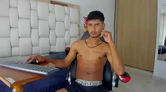 Snapshot of FelipeBrais chatting on March 14, 4:19 pm FelipeBrais online show from March 14, 4:19 pm