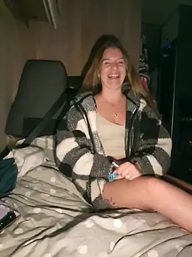 Snapshot of Amesthyst_destiny chatting on October 25, 8:14 pm Amesthyst destiny online show from October 25, 8:14 pm