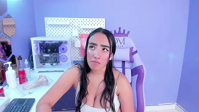 Alice 26  online show from February 4, 1:28 pm