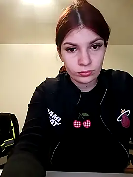 Snapshot of MeCherryy chatting on April 23, 4:42 pm MeCherryy online show from April 23, 4:42 pm