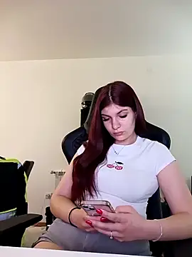 Snapshot of MeCherryy chatting on April 27, 12:36 pm MeCherryy online show from April 27, 12:36 pm