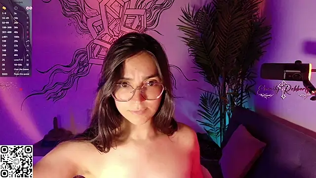 Emmi Roberts online show from April 13, 2:06 am