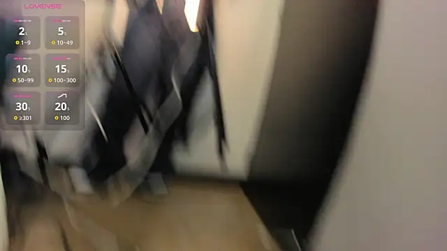 Pretty Johnson  online show from September 19, 12:39 pm