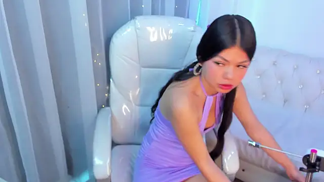 Pretty Johnson  online show from October 16, 12:39 pm