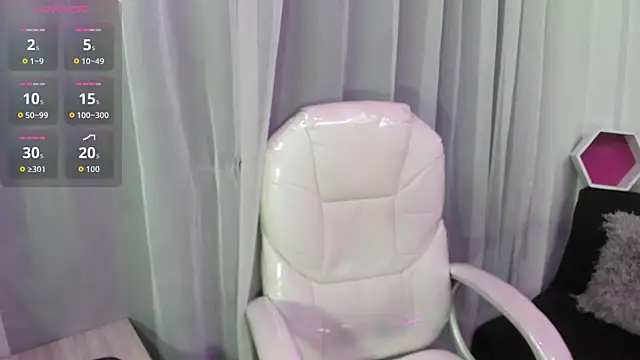 Pretty Johnson  online show from February 28, 11:33 am