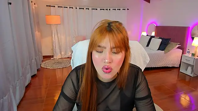 Snapshot of karla_hill_28 chatting on September 14, 4:00 am karla hill 28 online show from September 14, 4:00 am