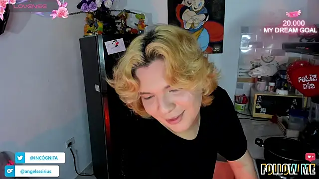 Snapshot of adam_angelssss chatting on November 11, 4:34 am adam angelssss online show from November 11, 4:34 am