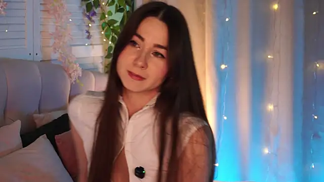 EvaMossi online show from April 17, 8:17 am