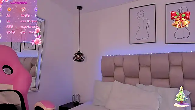 Snapshot of Hanna_Evans__ chatting on December 4, 12:47 pm Hanna Evans online show from December 4, 12:47 pm