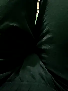 royall queen online show from March 19, 8:45 am