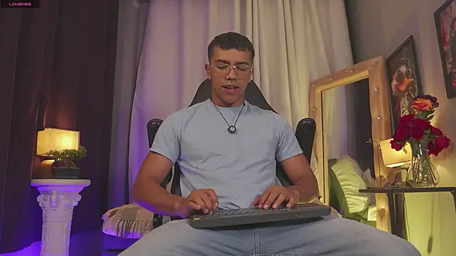 Colstorw  online show from April 8, 10:04 am