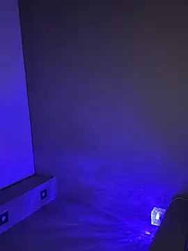 Leya Foxhall online show from October 31, 11:28 pm