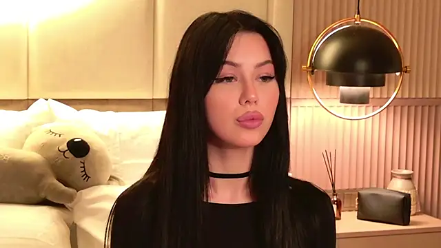 Leya Foxhall online show from November 17, 11:05 am