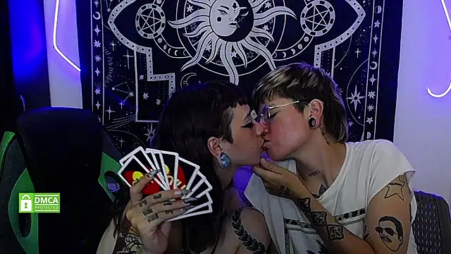 lovelockedlips online show from March 19, 5:52 am