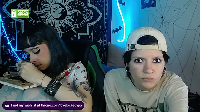 lovelockedlips online show from November 18, 11:15 pm