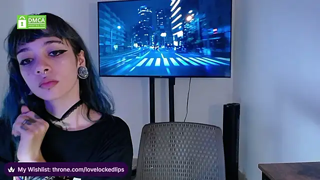 lovelockedlips online show from March 8, 11:30 pm