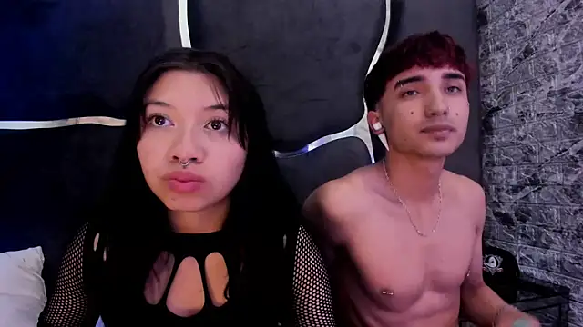 Snapshot of LauryAndNarem69 chatting on March 19, 8:43 pm LauryAndNarem69 online show from March 19, 8:43 pm