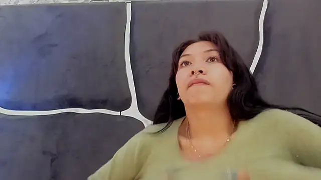 Snapshot of LauryAndNarem69 chatting on March 20, 7:25 pm LauryAndNarem69 online show from March 20, 7:25 pm