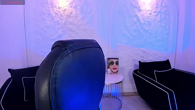 CandaseRussell online show from October 5, 11:57 pm