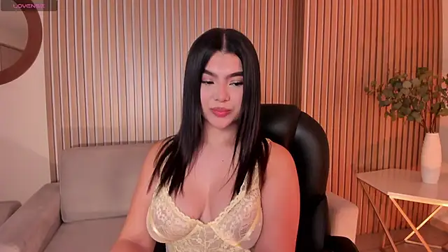 CandaseRussell online show from November 17, 1:22 am