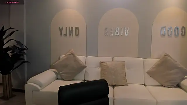 Snapshot of AmaliaCrus chatting on November 20, 8:41 pm AmaliaCrus online show from November 20, 8:41 pm