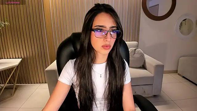 Snapshot of LarisaSmirnov chatting on October 23, 4:34 am LarisaSmirnov online show from October 23, 4:34 am