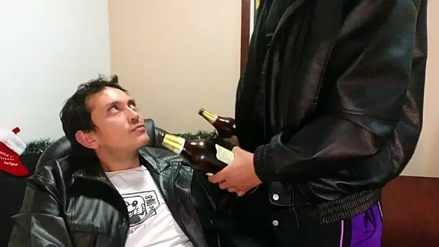 Snapshot of hardaftercum chatting on November 20, 2:34 am hardaftercum online show from November 20, 2:34 am