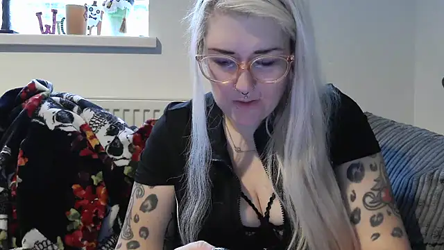 Snapshot of Sizzling_Indie36 chatting on October 21, 8:26 am Sizzling Indie36 online show from October 21, 8:26 am