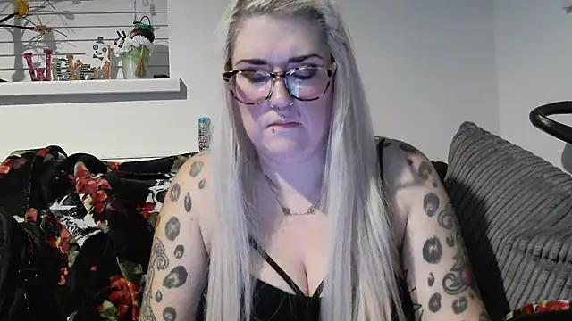 Snapshot of Sizzling_Indie36 chatting on October 29, 9:27 pm Sizzling Indie36 online show from October 29, 9:27 pm